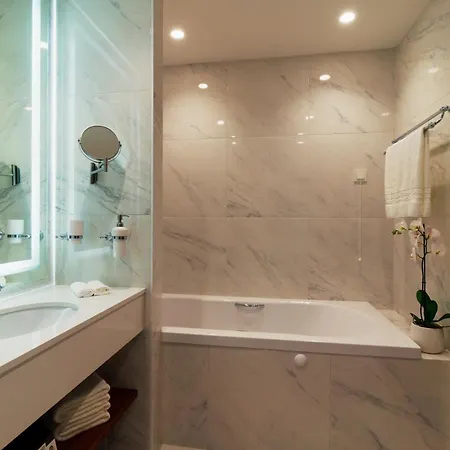 Astor Garden فندق
