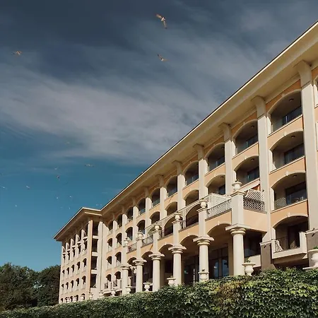 Hotel Astor Garden 5*