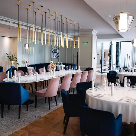 Astor Garden מלון 5*