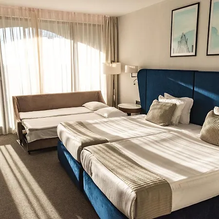 Astor Garden מלון 5*
