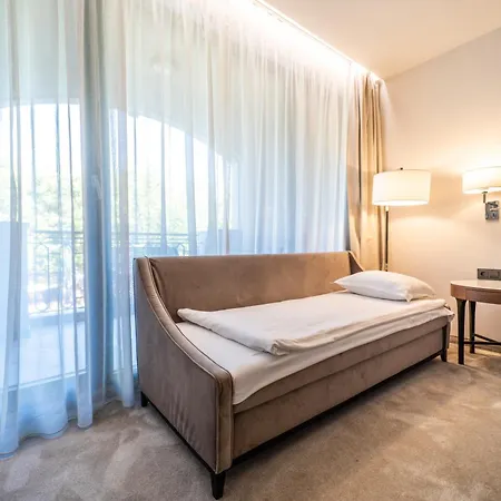 Astor Garden מלון סנט קונסטנטין והלנה