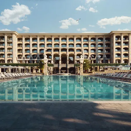 Astor Garden סנט קונסטנטין והלנה