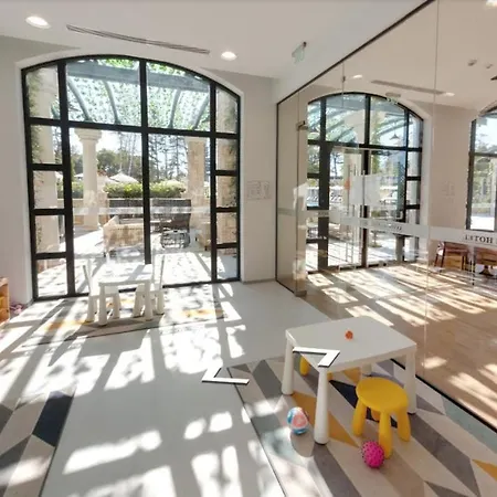 Astor Garden מלון 5*