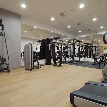 מלון Astor Garden 5*