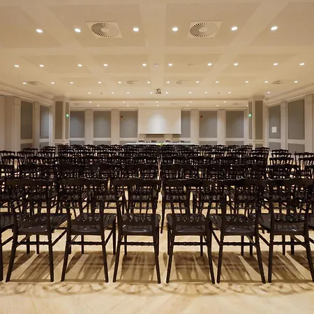 מלון Astor Garden 5*