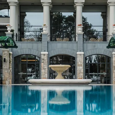 Astor Garden מלון סנט קונסטנטין והלנה