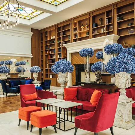 Astor Garden Готель