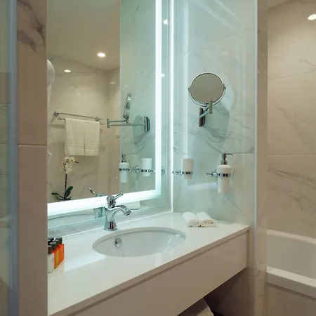Astor Garden Святі Костянтин і Олена