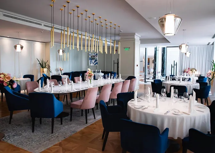 Astor Garden Hotel 5*